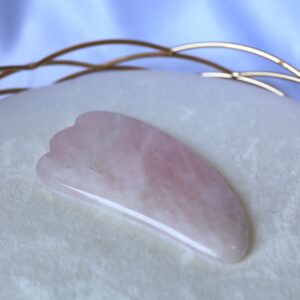 Massajador Gua Sha - QUARTZO ROSA