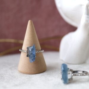 Anel de Cianite Azul Ajustável — equilíbrio e proteção